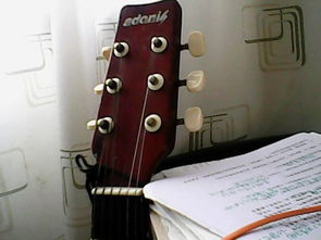 上個星期我買了個吉他包,里面送了個背帶,但下面的安上了,上面的繩子不知道在那寄